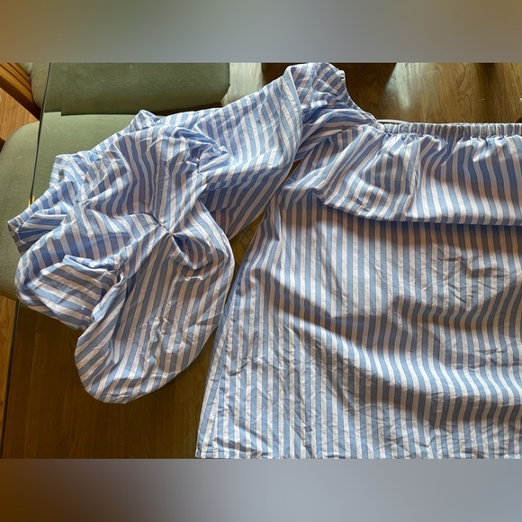 Super cute top from Petersyn. Size XS/S - Picture 3 of 13
